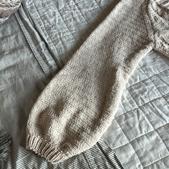 Cream Knit Sweater Size Small - Picture 2 of 6